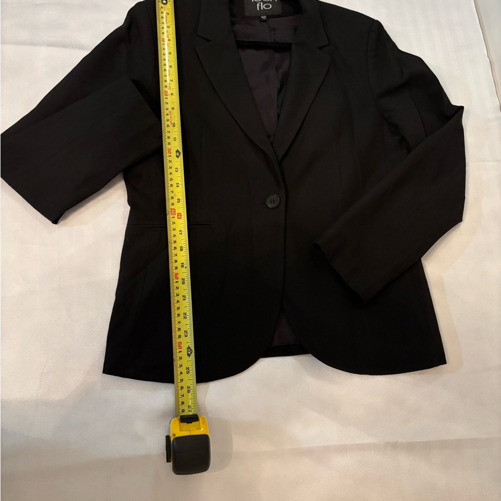 Ladies Teenflo Suit. Size 14. Black